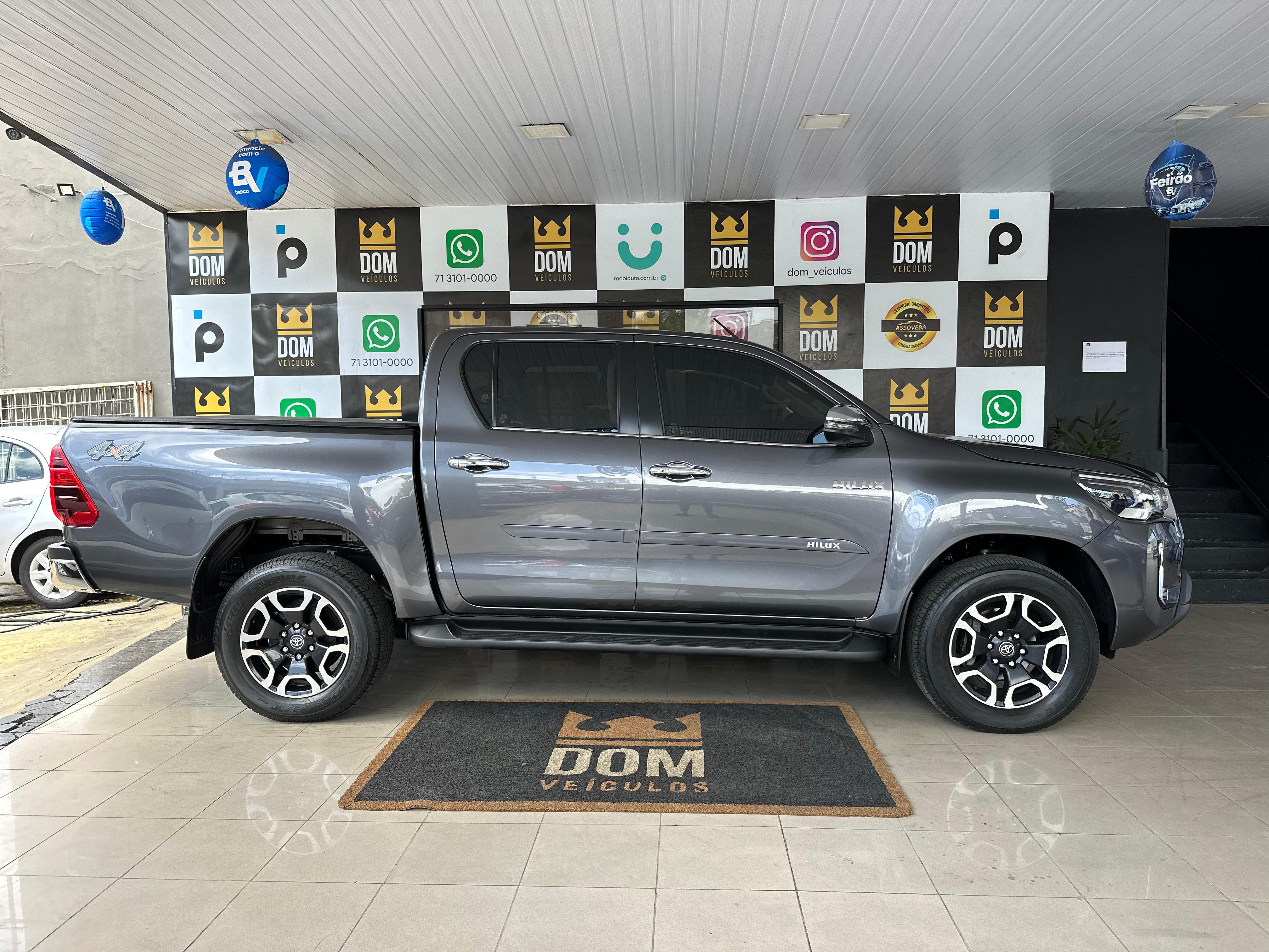 TOYOTA HILUX