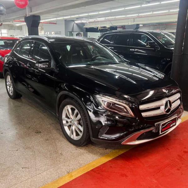 MERCEDES-BENZ GLA 200